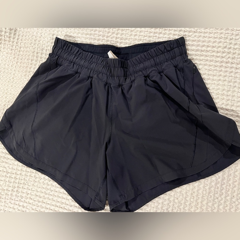 LULULEMON track that mid-rise lined shorts - 5” SIZE 10